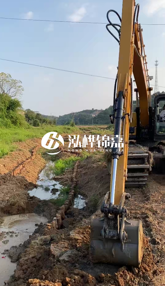 青島河道清淤專業(yè)施工-水挖機(jī)清淤適合哪些河道狀況？