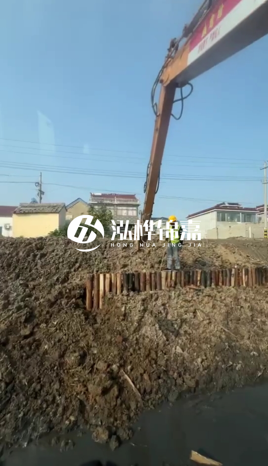 南陽挖機(jī)打木樁專業(yè)施工-打防汛木樁時(shí)選用多粗的木樁為宜？